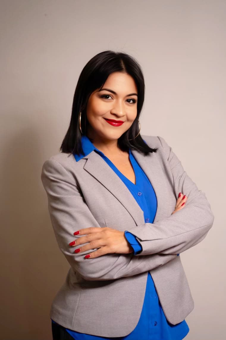 Laura Bustos